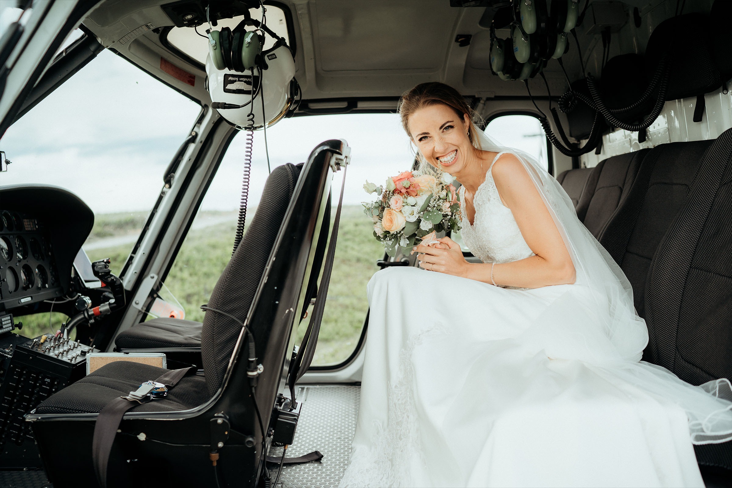 Peak heli service | Helikopter fliegen | Hubschrauber fliegen, PEAKHELISERVICE braut_hochzeit