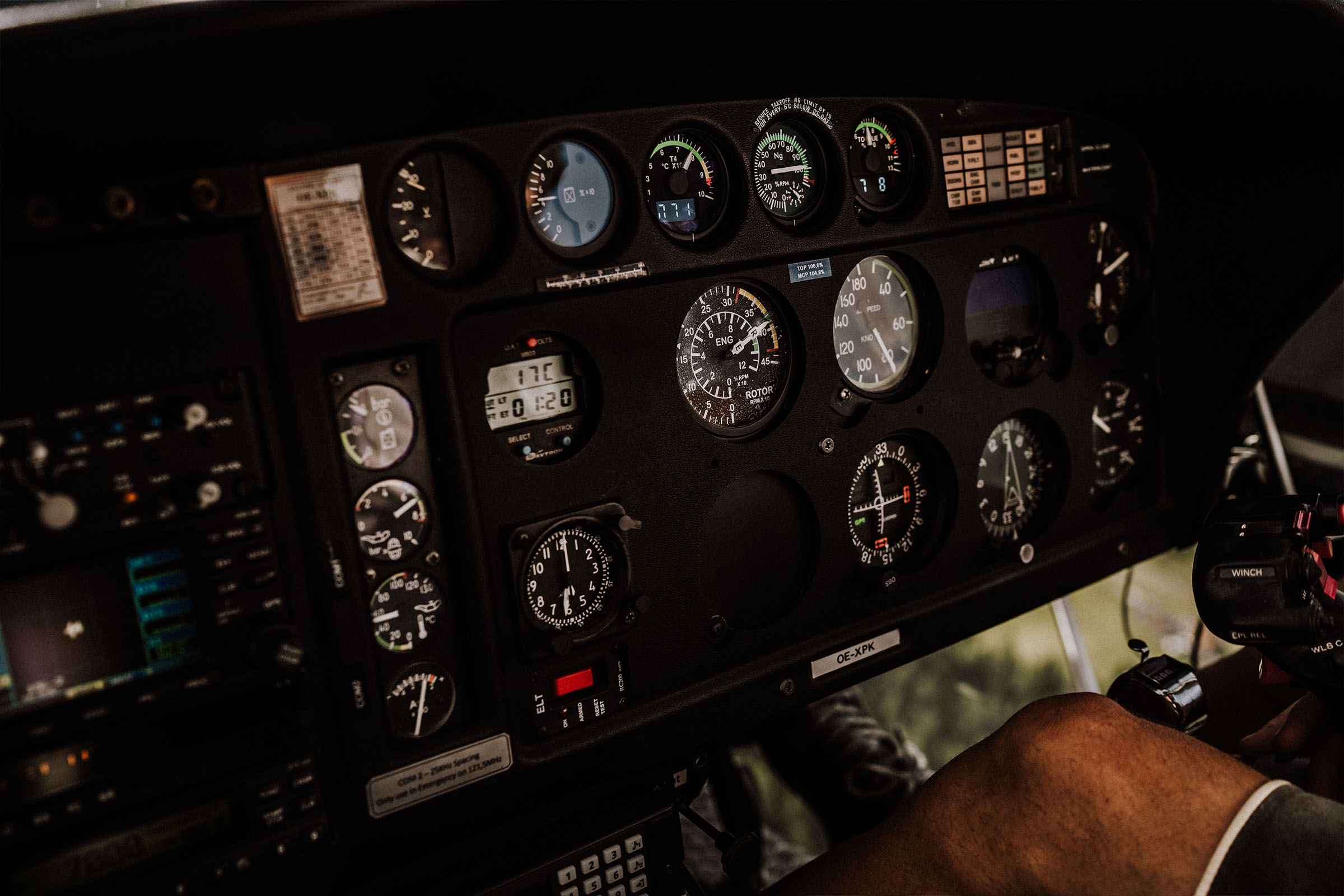 Peak heli service | Helikopter fliegen | Hubschrauber fliegen, PEAKHELISERVICE cockpit innen
