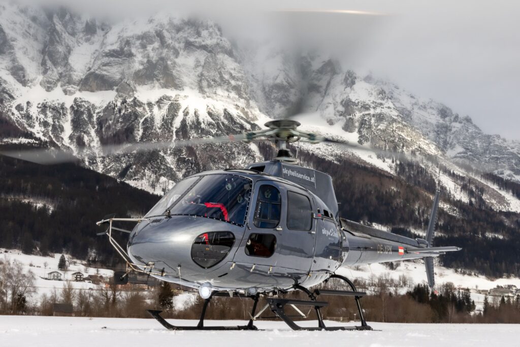 Peak heli service | Helikopter fliegen | Hubschrauber fliegen, PEAKHELISERVICE vip shuttle